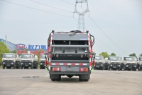 Camion à ordures à compression électrique Dongfeng 4 CBM, camion de compactage des déchets sanitaires municipaux