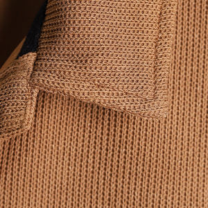 เสื้อโปโลผู้ชายสีน้ำตาลทรงปกติ 250 GSM 100% โพลีเอสเตอร์ ผ้าฝ้ายเทียม แจ็คการ์ด - Product Image 3