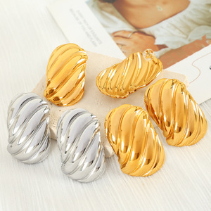 ต่างหูแบบห่วง ชุบทอง 18k เหล็กไทเทเนียม ดีไซน์ทรงเรขาคณิต ใส่ได้ทุกวัน สีเงิน สีทอง EH300 - Product Image 1