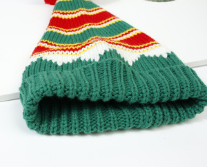 Gorro <span class=keywords><strong>de</strong></span> Papá Noel <span class=keywords><strong>de</strong></span> punto <span class=keywords><strong>de</strong></span> <span class=keywords><strong>tres</strong></span> colores para padres e hijos <span class=keywords><strong>de</strong></span> invierno al por mayor, gorro <span class=keywords><strong>de</strong></span> Feliz Navidad con pompón en la parte superior - Product Image 6