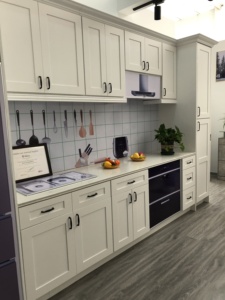 Hochwertige moderne Design Küchen schränke Flat Pack RTA Shaker Pantry Schrank Massive MDF hand gefertigte Küche Aufbewahrung lösung