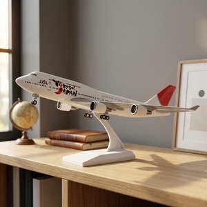 Modellino di Aereo in Resina Boeing 747 di Japan Airline, 30cm, Ornamento da Scrivania Collezionabile con Coda Rossa e Bianca - Product Image 3