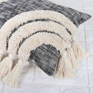 Funda de Cojín Boho de Textura Tufted a Mano en Negro y Marfil, Decoración Suave para el Hogar, Precio al por Mayor - Product Image 6