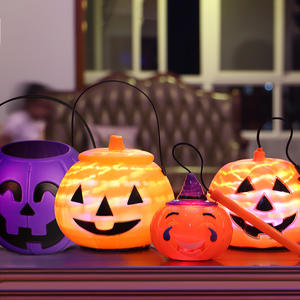 Decoración de calabaza LED de Halloween, nuevo estilo, linternas de calabaza portátiles luminosas de siete colores, Cubo de dulces, accesorios de decoración de mesa - Product Image 2
