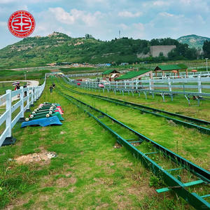 Parc d'attractions avec piste de ski sur herbe, glisse sur herbe en montagne, glisse sur herbe en pente, glisse sur herbe en montagne - Product Image 4