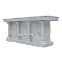 Table d'autel en marbre à motif de croix d'église religieuse classique de haute qualité avec piliers en pierre