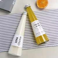 Ergonomische conische glazen drinkfles, gladde gebogen sapcontainer met schroefdop, op maat gemaakte inhoud, voor thuis, café en reizen