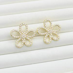 Bijoux en cuivre à la mode CH-LAE0479 vente en gros de boucles d'oreilles en plaqué or pour femmes - Product Image 4