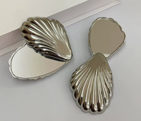 Miroir pliable en métal irrégulier, miroir compact, cadeau personnalisé pour demoiselle d'honneur, miroir de poche, petit miroir de maquillage, cadeaux pour femmes