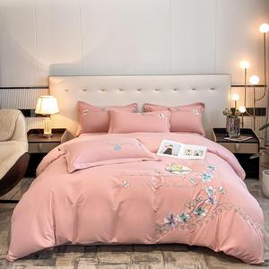Set di Quattro Copripiumini Monouso Personalizzabili Minimalisti con Motivo Floreale, Imbottitura in Cotone, Lenzuola Morbide e Traspiranti 200TC - Product Image 2