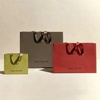 Sac en papier de luxe personnalisé avec votre propre logo pour cosmétiques, vêtements, chaussures, cadeaux, boutique, avec poignée en ruban