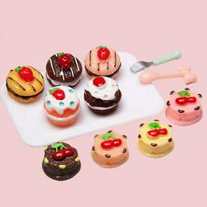 Accesorios de Resina con Forma de Pastel de Fresa para Decoración, Fundas de Teléfono, Pendientes, Llaveros, Colgantes, Adornos para Casa de Muñecas, Venta al por Mayor - Product Image 1