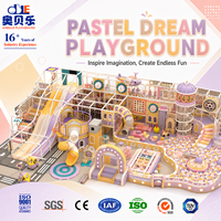 Structure de jeu intérieure commerciale pour enfants, personnalisée, écologique, durable, à thème sucré, avec toboggan en spirale et structure d'escalade