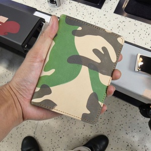 Funda para Pasaporte de Cuero Genuino Boshiho con RFID, Porta Tarjetas, Cierre de Cremallera, Diseño Único con Logotipo, Estilo Ejecutivo - Product Image 4