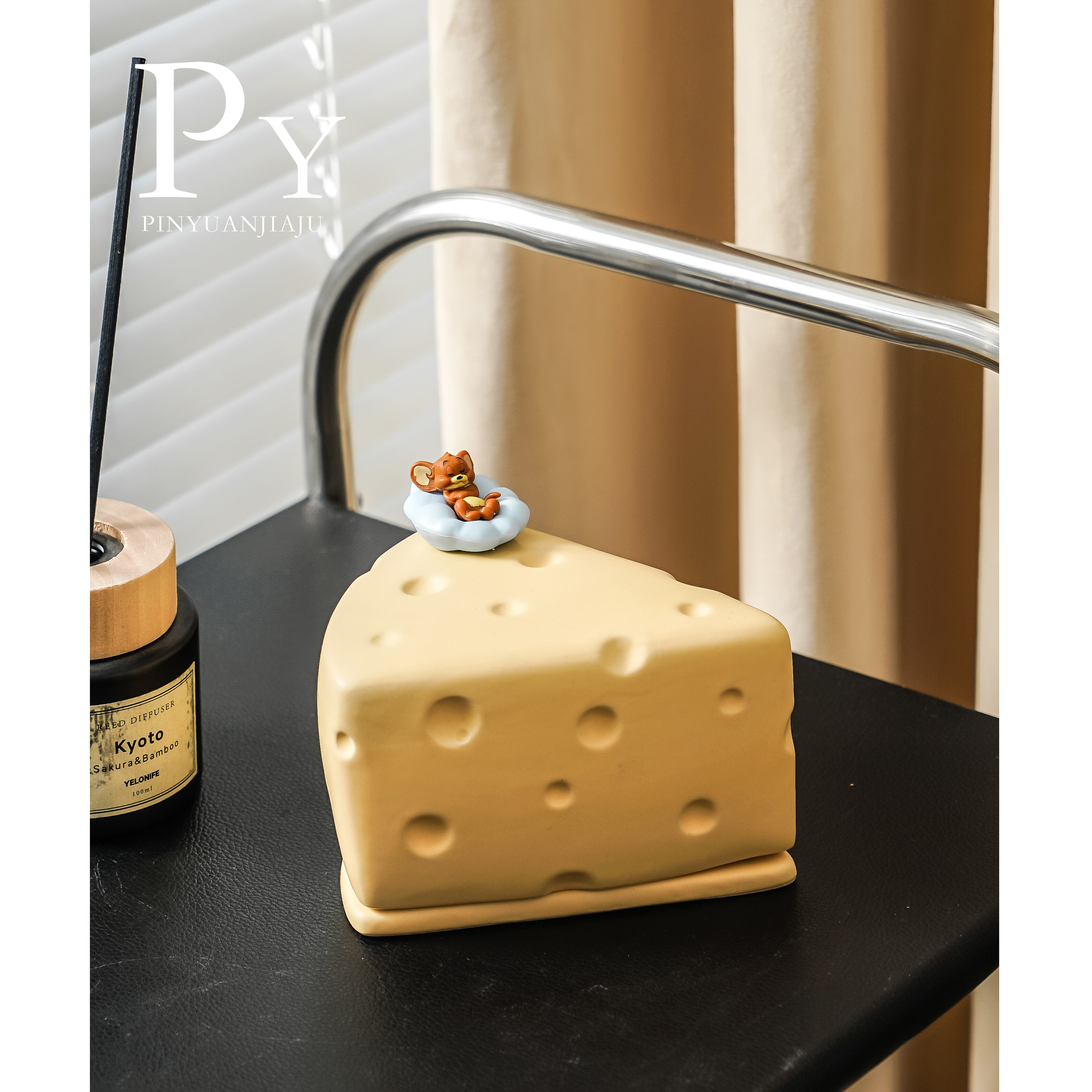 Porte-cure-dents au fromage + jerry endormi