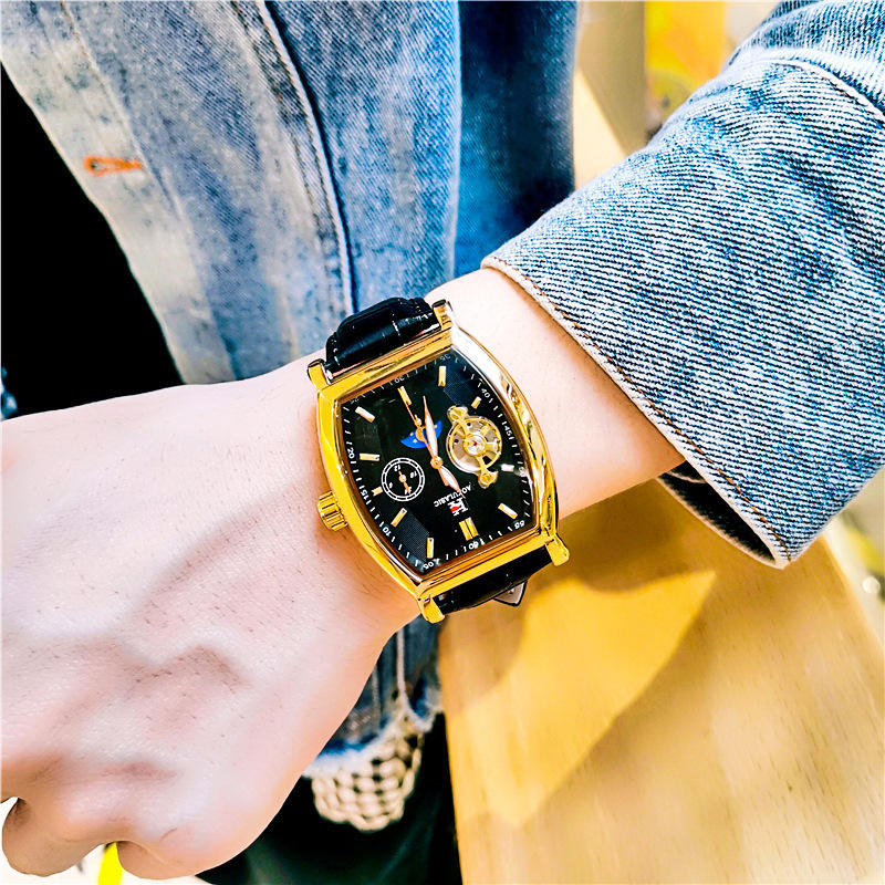 Ceinture noire-coquille dorée-visage noir