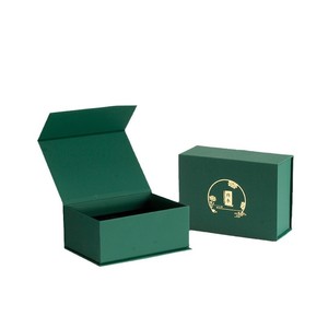 Caja de regalo de joyería personalizada 8090 con tapa abatible en forma de libro, estampado en lámina dorada, papel especial para pendientes y collares - Product Image 1