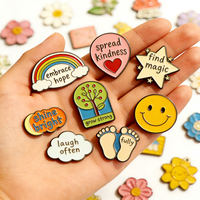 Épinglette personnalisée en émail souple, épinglette en émail dur, badge métallique avec logo, motif dessin animé avec paillettes, impression UV, anime mignon, fabrication sur mesure