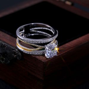 Anello Elegante con Zirconi Geometrici Dorati, Gioiello Moderno per Uso Quotidiano Femminile - Product Image 3