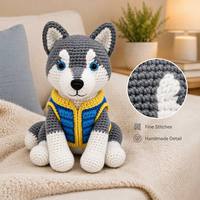 Offre Spéciale : Peluche Chien Gris Tricoté Personnalisable – Vente en Gros de Chien Gris en Peluche Tricoté avec Vêtements