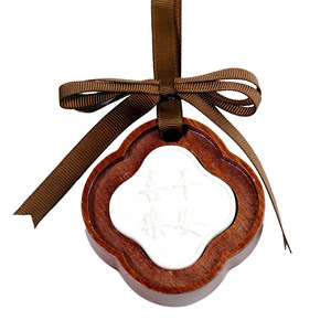 Diffuseur de parfum pour voiture, maison et armoire, en bois gravé avec le logo Peace And Joy, parfum longue durée. - Product Image 4
