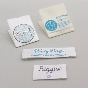Étiquettes en tissu personnalisées d'usine, étiquettes de col de vêtement haute densité, étiquettes tissées de luxe en satin et damassé pour vêtements - Product Image 3