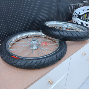 ชุดล้อ Light Bee supermotos <span class=keywords><strong>lbx</strong></span> eride3.0 ยาง อะไหล่ ล้อแม็กซ์สีเงิน ล้อโครเมียม SuperMoto ขนาด 70/90-17 90/80-17 17 นิ้ว - Product Image 1