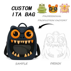 Sac à main gothique personnalisé haut de gamme, style Ita Bag, noir, avec toile d'araignée et rivets crânes, pour un style alternatif - Product Image 2