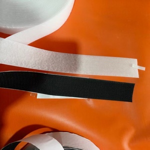 Cinta de Gancho y Bucle de Nailon Autoadhesiva de 25 mm x 25 Metros en Rollo para Parques de Trampolín y Áreas de Juego Interiores - Product Image 3