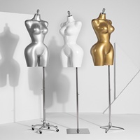 Mannequin demi-corps féminin grande taille, style européen-américain, avec fesses volumineuses, pour vitrine de magasin de vêtements, accessoire de présentation en plastique pour l'exportation