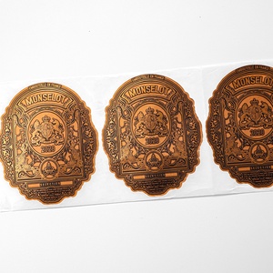 Étiquette de bouteille de whisky Conception de logo de luxe Étiquettes de vin en relief en feuille d'or Imprimé personnalisé Imperméable - Product Image 6