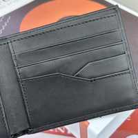Portefeuille à deux volets en cuir pour hommes de style professionnel mature personnalisé en relief et en couleur avec 9 espaces pour cartes