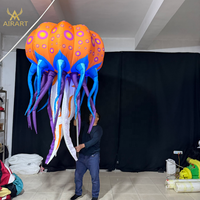 Marionnette de méduse gonflable de couleur personnalisée pour la scène, les défilés et les activités