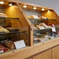 Étagères de présentation pour aliments secs de qualité commerciale, vitrine de présentation, présentoir à fruits avec design 3D pour les épiceries et les mini-marchés
