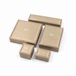 Estuche de Joyería de Lujo con Tapa Abatible, Caja de Joyería de Cuero PU para Almacenamiento de Joyas, Inserto Acolchado, Grabado en Relieve, Logotipo Personalizado OEM - Product Image 3