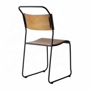 เก้าอี้ร้านอาหารคาเฟ่โลหะอุตสาหกรรม เก้าอี้เหล็กไม้อัดแบบซ้อนได้สำหรับงานอีเว้นท์ - Product Image 4