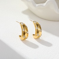 Boucles d'oreilles créoles en forme de C multi-pierres en zircon pour le bureau et les sorties, en acier inoxydable étanche plaqué or 18 carats, vente en gros de bijoux