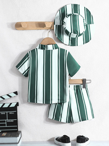 Ensemble deux pièces tendance pour garçons : chemise rayée à manches courtes, short décontracté et chapeau - Product Image 2
