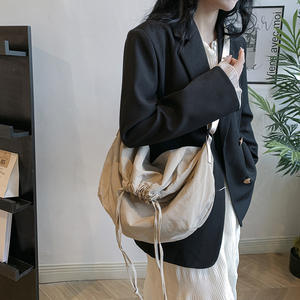 Bolso de Mano Grande de Nailon Simple y Moderno con Cierre, Bolsos de Mano para Mujer, Bolso de Hombro Casual con Cordón Ajustable - Product Image 5