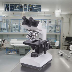 LEDライト付きプロフェッショナル生物顕微鏡、5枚のプランオブジェクティブ、100倍油浸式三眼顕微鏡 - Product Image 1
