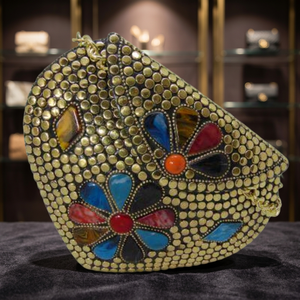 Sacs de soirée Inalys faits à la main en résine et métaux avec motif floral, forme irrégulière, pièce décorative de collection artistique - Product Image 1