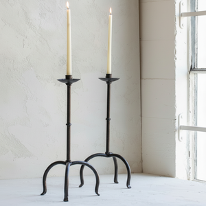 เชิงเทียนเหล็กที่มีเอกลักษณ์พร้อมรายละเอียดงานฝีมือที่ทำด้วยมือและแกะสลักอย่างปราดเพื่อความสวยงามที่โดดเด่น - Product Image 1