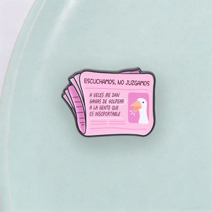 Sarcastische "Golpear a La Gente" emaille pin grappige gans krant broche voor fans verzamelbaar cadeau - Product Image 1