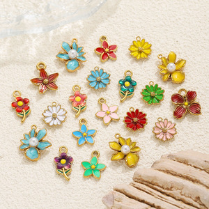 Dijes de Hojas y Flores |   Colgante de Acero Inoxidable Chapado en Oro PVD de 18K para la Fabricación de Joyas |   Impermeable, Hipoalergénico y Resistente al Deslustre - Product Image 6