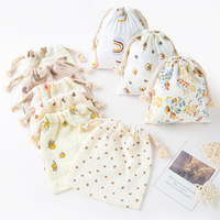 Pochette à cordon double couche en pur coton imprimé crêpe pour bavoirs bébé, lingettes apaisantes, sac de rangement suspendu et de voyage
