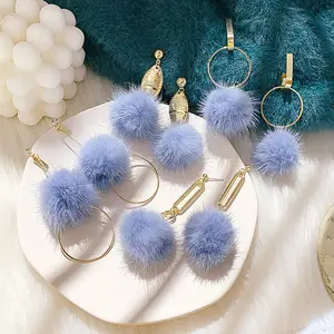 Dolce Peluche Della Sfera Orecchini Palla Carino Pelliccia Pom Pom Orecchini di Goccia Morbida Pelliccia Ciondola L'orecchino Delle Donne Eardrop