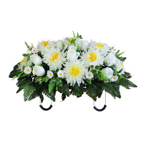 Corona de decoración de plástico conmemorativo hecha a mano barata al por mayor para la tumba ataúd cementerio flor funeraria artificial - Product Image 1