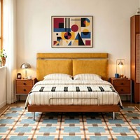 Lit double en bois massif de style Bauhaus, d'inspiration française, du milieu du siècle, avec tête de lit minimaliste rembourrée, à joints mortaise et tenon, pour chambre principale