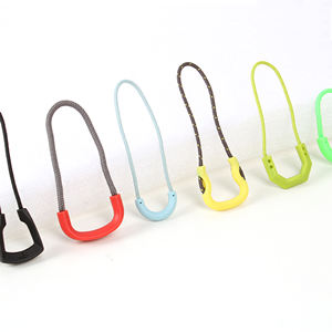 Puxador de Zíper TPU Personalizado com Logotipo, Aba Personalizada para Jaquetas e Mochilas Escolares, Impermeável, Resistente a Rasgos, Tamanho e Cor Personalizáveis - Product Image 4