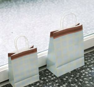 Bolsas de Papel a Cuadros de Cuero para Té con Leche, Repostería, Comida para Llevar y Regalos Festivos de Cumpleaños - Product Image 1